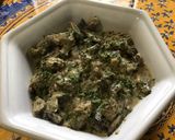 Une image de l'étape 17 de Poulet aux champignons, coriandre et crème de masala.