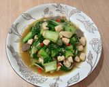 Foto langkah ke 4 dari resep Tumis Pokcoy Ayam.