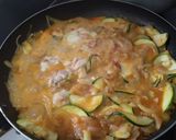Foto del paso 3 de la receta: Calabacines🥘🧀guisados🍅con crema y queso🥘🧀🥛