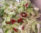 Foto langkah ke 4 dari resep Tumis Kubis Telur.