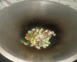 Foto langkah ke 2 dari resep Cah Kangkung Udang Saos Tiram.
