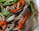 รูปขั้นตอนการทำที่ 2 ของ "ตับหมูผัดพริก" Stir Fried Pork Liver with Chilli🌶🧅
