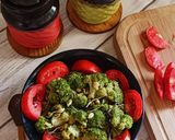 A picture of step 4 of Broccoli and Mung bean Sprouts Medley.
