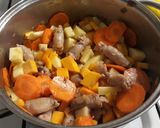 Foto del paso 4 de la receta: Guiso de Salchicha Parrillera 🍜