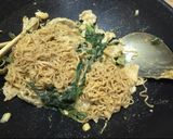 รูปขั้นตอนการทำที่ 4 ของ ผัดมาม่าน้ำข้น🍜