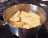 Foto del paso 1 de la receta: Salmón a la plancha con patatas y brócoli