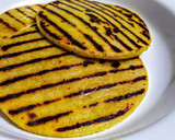 Foto del paso 2 de la receta: AREPAS ASADAS, rellenas con Cabeza de🙀Gato...!😻