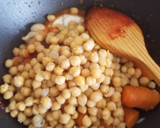 Foto del paso 4 de la receta: Garbanzos con bacalao al pimentón