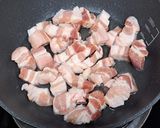รูปขั้นตอนการทำที่ 1 ของ หมูสามชั้นผัดพริกแกง