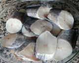 Foto del paso 1 de la receta: Merluza con patatas al horno 🐟🍟