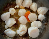 Foto del paso 2 de la receta: Brocheta de langostinos y vieiras