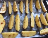 Foto langkah ke 3 dari resep Potato Wedges.