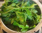 Foto langkah ke 2 dari resep Bening Daun Murbai 예르다 🌿.