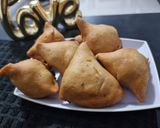 A picture of step 8 of Punjabi samosa.