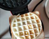 A picture of step 4 of Waffles egg sandwich.