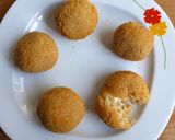 Foto del passaggio 5 della ricetta Crocchette di risotto al tartufo con cuore filante di scamorza