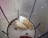 A picture of step 1 of Strawberry date and Banana Smoothie.