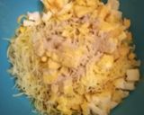 Sajttal, füstölt szalámival töltött kifli recept fázis 4 fotója