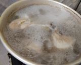Foto langkah ke 2 dari resep Soup Ayam Jamur Jagung Manis.