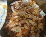 Foto del paso 5 de la receta: Paella de cigalas, gambones, colas de langostino y sepia