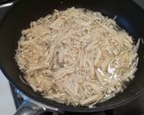 Foto langkah ke 3 dari resep Sup Enoki Telor aroma bawang putih.