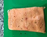 Foto del paso 2 de la receta: Salmón al limón con albahaca