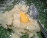 Foto langkah ke 2 dari resep Fried mashed potatoes.