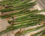 A picture of step 2 of Lightly Spiced Roast Asparagus Stems.