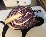 Une image de l'étape 1 de Bouillon violet au chou rouge et aromates du jardin (recette anti gaspi).