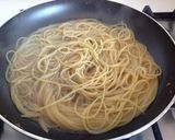 Foto del passaggio 6 della ricetta Spaghettini con calamari e crema di peperoncini tondi e acciughe