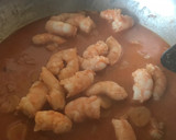 Foto del paso 4 de la receta: Merluza al horno, con patatas y langostinos
