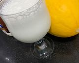 A picture of step 4 of Melon shake.