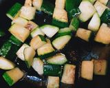 Foto del paso 1 de la receta Crema de espárragos y calabacín