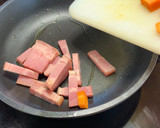 Foto del paso 1 de la receta: Alubias con tomate, zanahoria y bacon