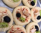 صورة لخطوة 3 من وصفة ميني بيتزا سريعة 😋