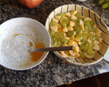 Foto del paso 1 de la receta: Desayuno de invierno con fruta, yogur natural orgánico, zumo de mandarina y condimentos