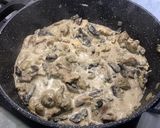 Une image de l'étape 15 de Poulet aux champignons, coriandre et crème de masala.