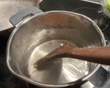 A picture of step 2 of Rhubarbporridge!.