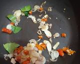 Foto langkah ke 2 dari resep Tumis Sosis Pedas.