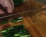 Foto langkah ke 3 dari resep Ikan asin cumi cabe hijau saos tauco asin 🥰.