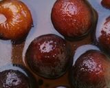 A picture of step 3 of Chota kala jamun.