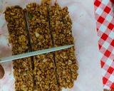 Foto langkah ke 3 dari resep Granola coffee Bars.