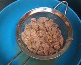 Foto del paso 1 de la receta Macarrones con langostinos, setas y atún