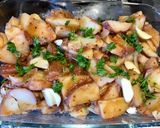 Foto del paso 3 de la receta: Pollo de campo con papas al horno 🍗