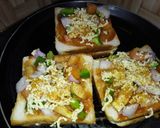 A picture of step 3 of Pavbhaji masala bread sandwich pizza.