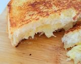 A picture of step 6 of Tomato Soup and Grilled cheese sandwich.