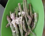 Foto del paso 1 de la receta: Espárragos a la plancha