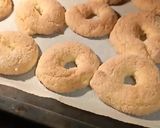 Foto del passaggio 3 della ricetta Ciambelline o biscotti della nonna