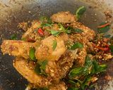 รูปขั้นตอนการทำที่ 4 ของ แซ่บแห้งปีกไก่