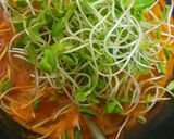 รูปขั้นตอนการทำที่ 4 ของ แกงส้มกุ้งต้นอ่อนทานตะวัน